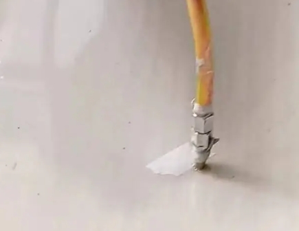 大丰瓷砖空鼓维修公司专业解答在瓷砖铺贴过程中，如果使用的砂料过粗（如全部使用了粗砂），可能会导致以下问题